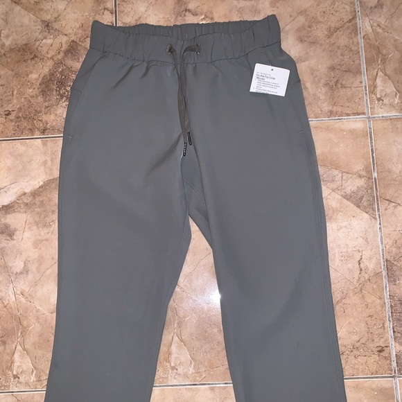 Lululemon on the fly crop pants- they aresoldout! - Picture 4 of 10